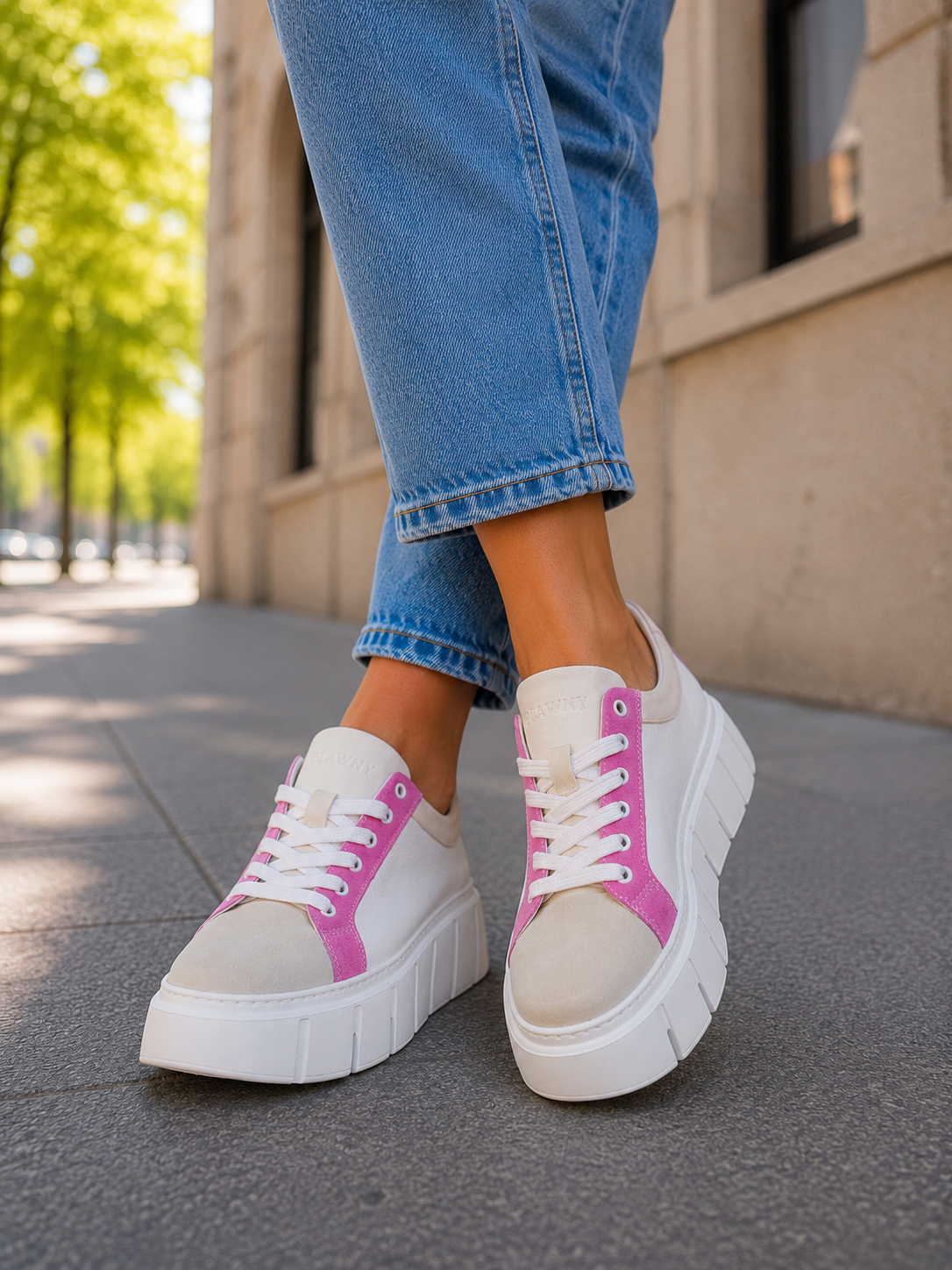 Sneakersy damskie skórzane ORBITAL PINK biało-różowe – welurowe, na grubej podeszwie, polska produkcja | Pławny Shoes