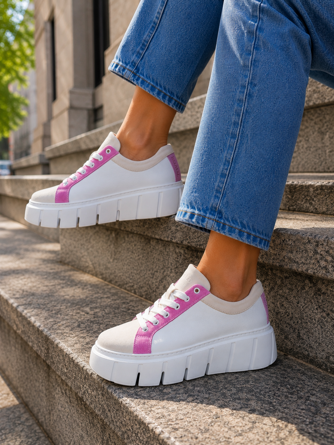 Sneakersy damskie skórzane ORBITAL PINK biało-różowe – welurowe, na grubej podeszwie, polska produkcja | Pławny Shoes