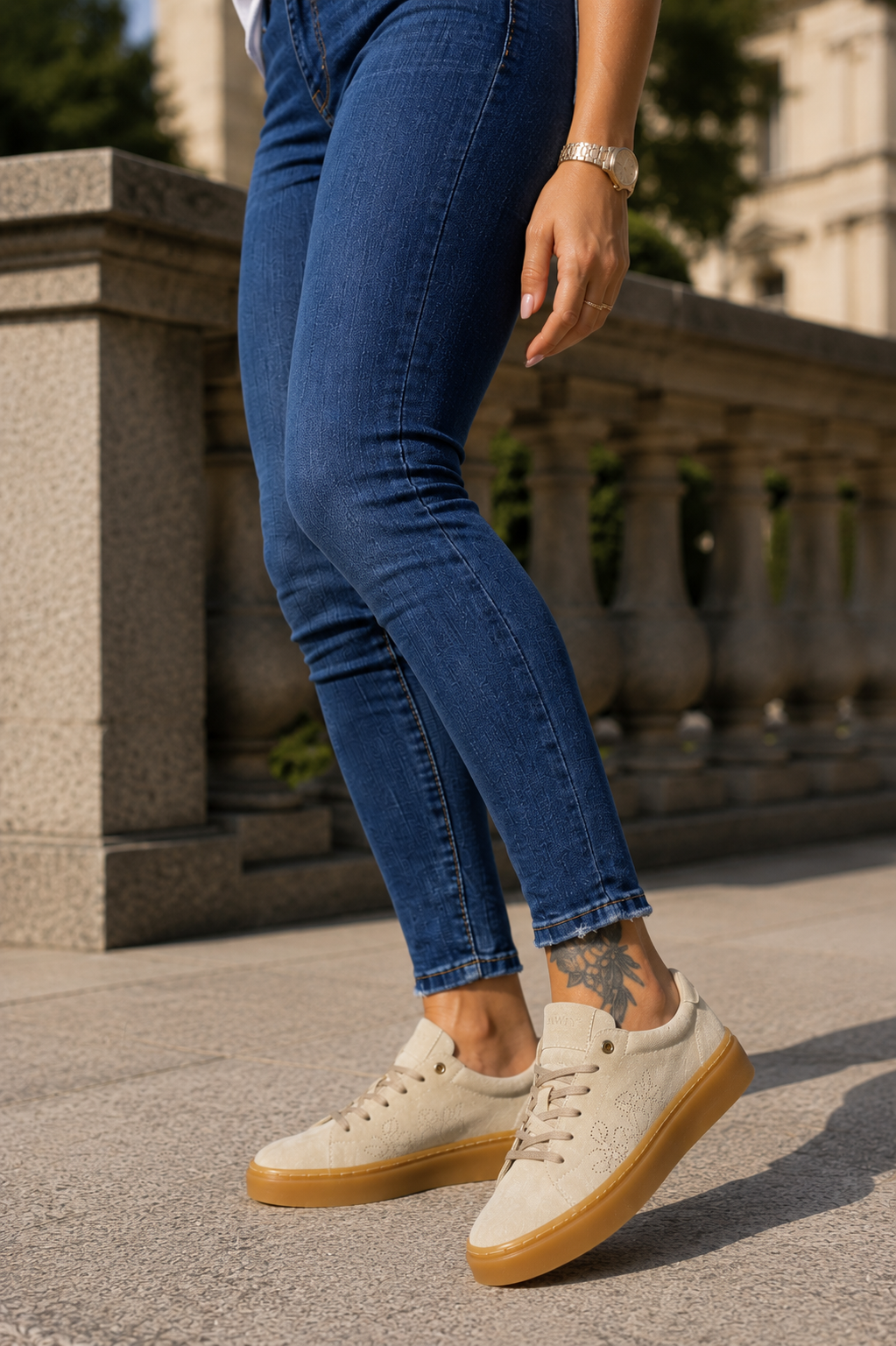 Sneakersy damskie skórzane ażurowe AIRY beżowe – przewiewne, na lato, polska produkcja | Pławny Shoes