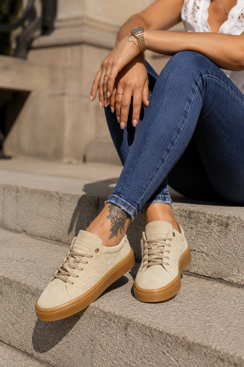 Sneakersy damskie skórzane ażurowe AIRY beżowe – przewiewne, na lato, polska produkcja | Pławny Shoes