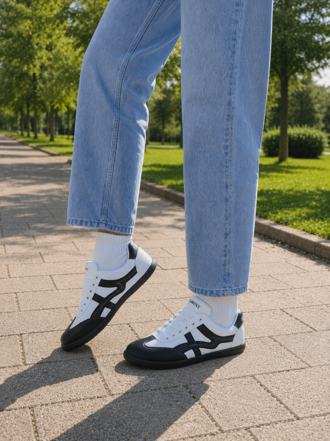 Buty barefoot damskie skórzane TERRA biało-czarne – szeroki nosek, pianka memory 5 mm, polska produkcja | Pławny Shoes