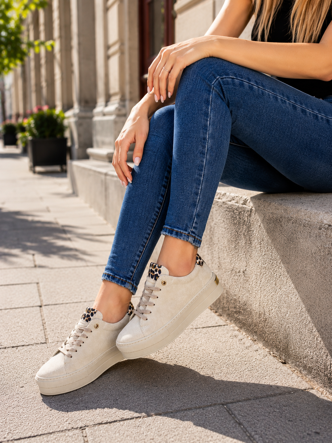 Sneakersy damskie SAFARI SAND beżowe z panterkowym detalem – welurowe, lekkie, polska produkcja | Pławny Shoes