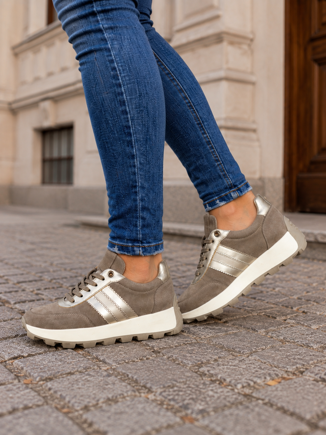 Sneakersy damskie skórzane METALLIC beżowe – metaliczne wstawki, welurowe, polska produkcja | Pławny Shoes