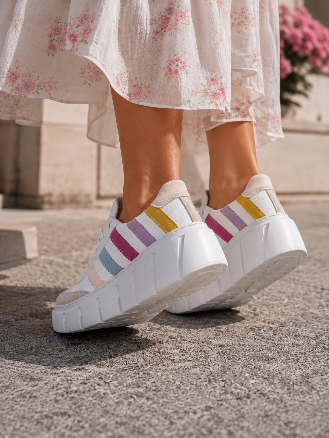 Sneakersy damskie PASTEL STRIPE białe z pastelowymi paskami – na grubej podeszwie, przewiewne, polska produkcja | Pławny Shoes