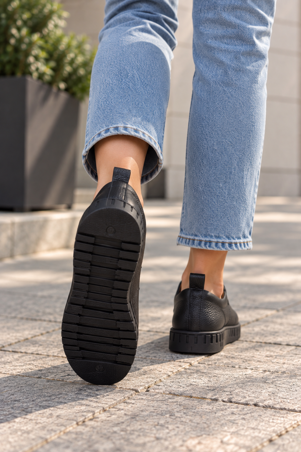 Czarne Skórzane Trampki Damskie Plawnyshoes – Synonim Wygody i Trwałości
