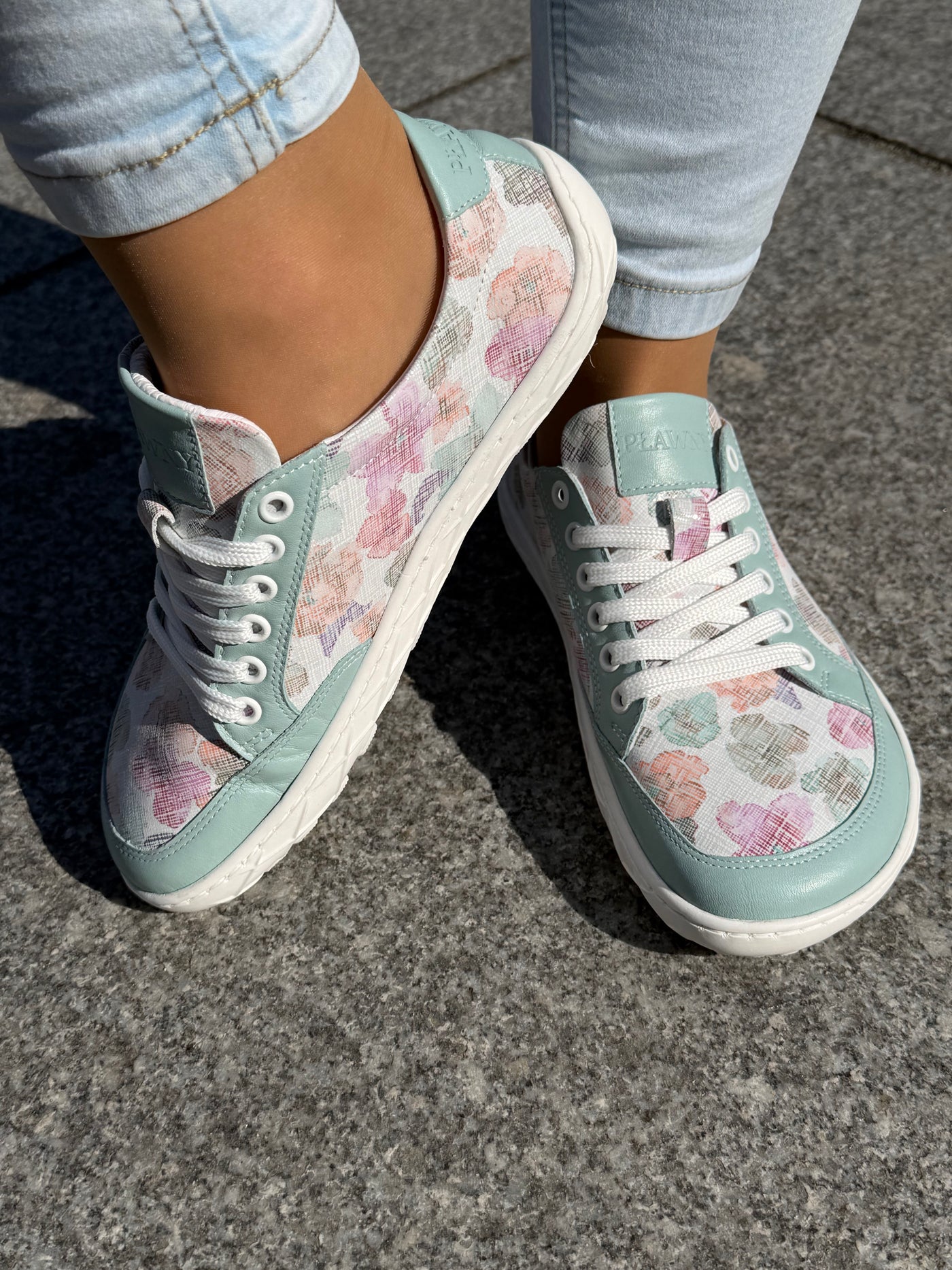 Buty barefoot damskie BLOSSOM MINT miętowe w kwiaty – lekkie, przewiewne, szeroki nosek, polska produkcja | Pławny Shoes