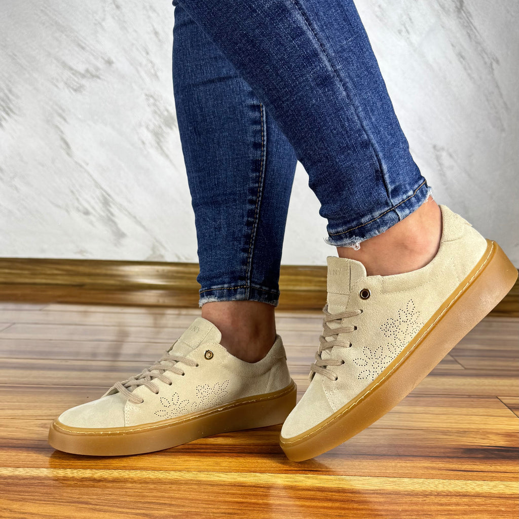 Beżowe sneakersy ażurowe