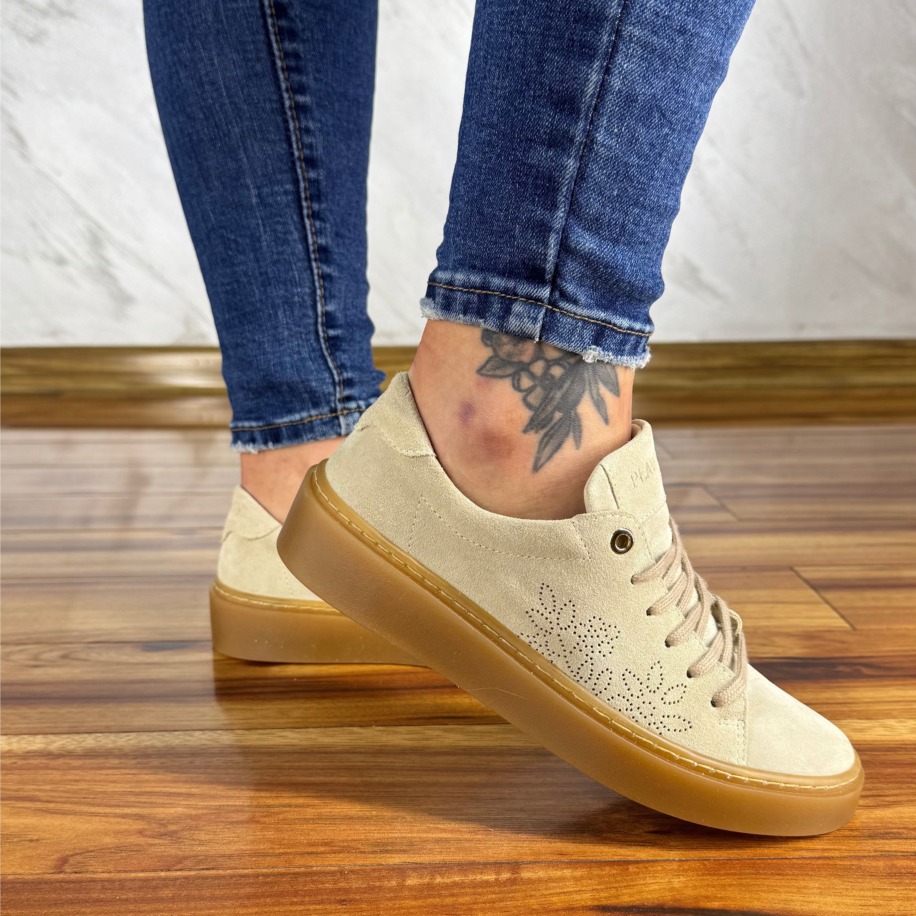 Beżowe sneakersy ażurowe