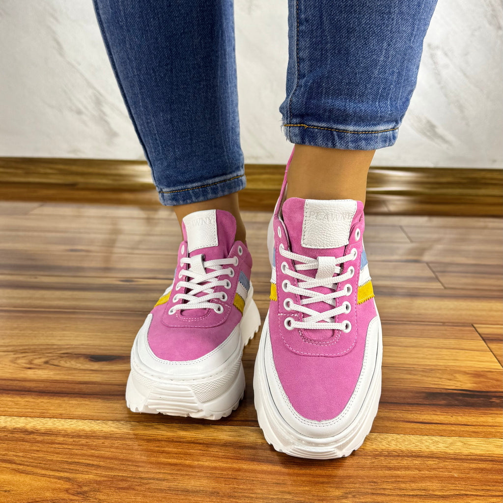 Różowe sneakersy na platformie
