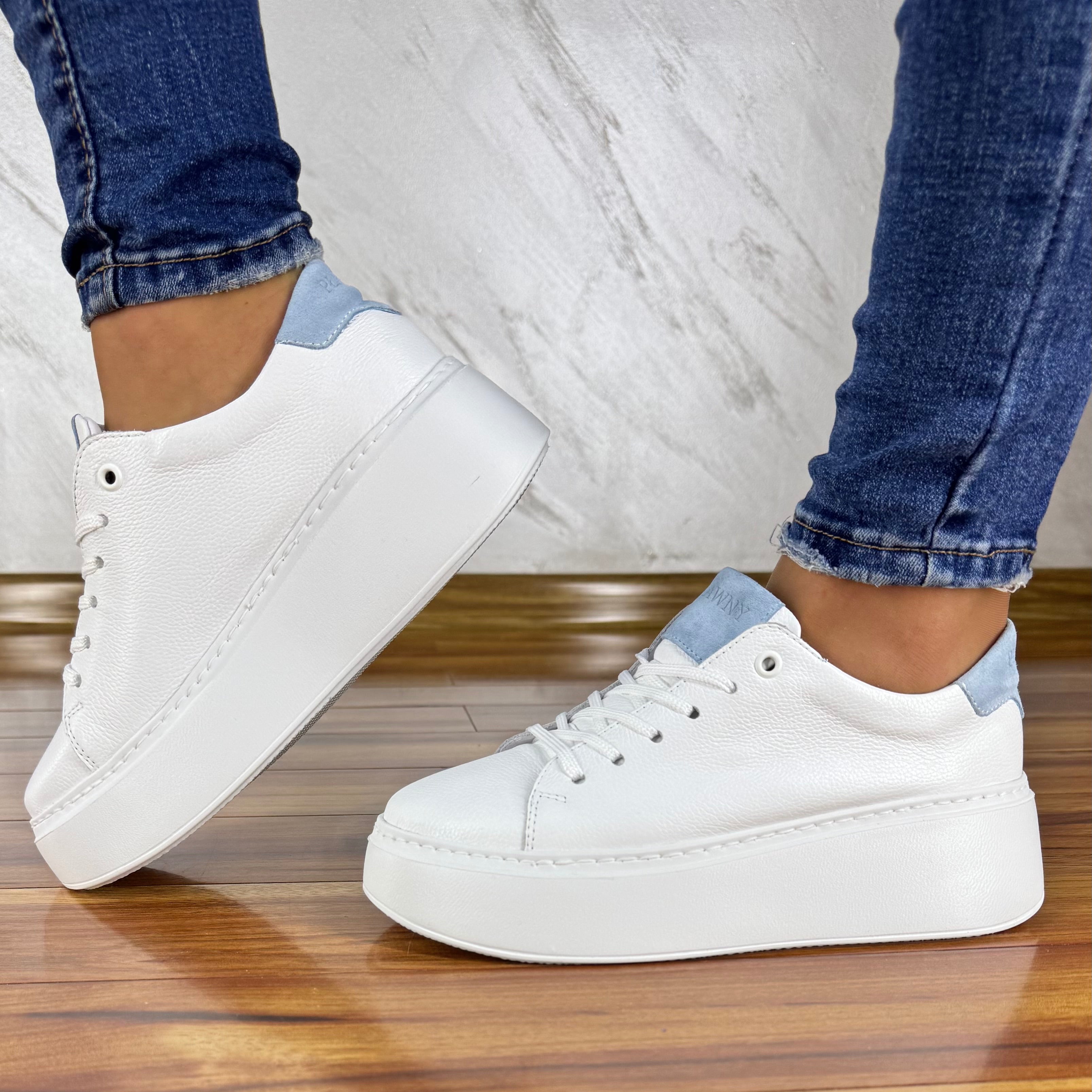 Białe sneakersy skórzane damskie PŁAWNY z jasnoniebieską wstawką
