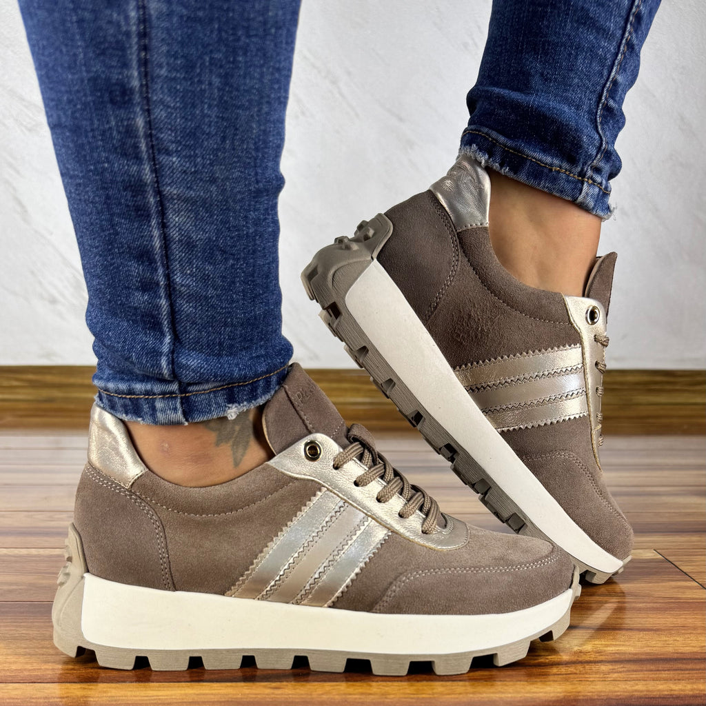 Beżowe sneakersy metaliczne