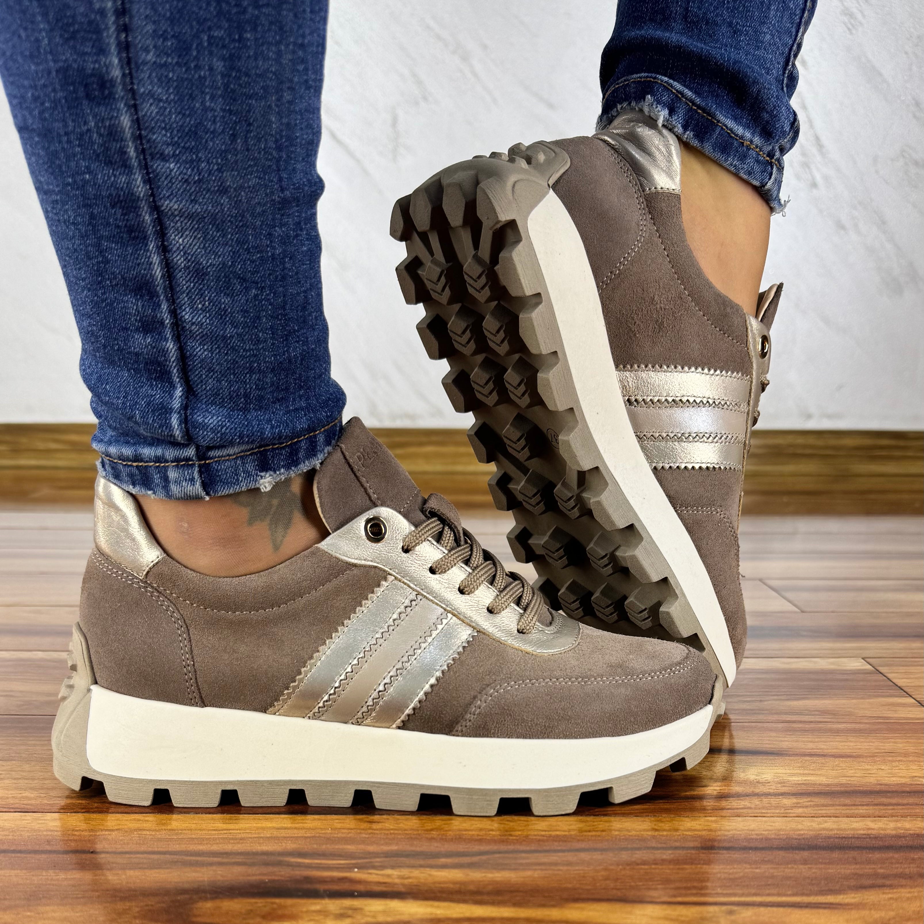 Beżowe sneakersy metaliczne