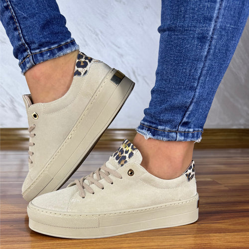 Beżowe sneakersy panterkowe