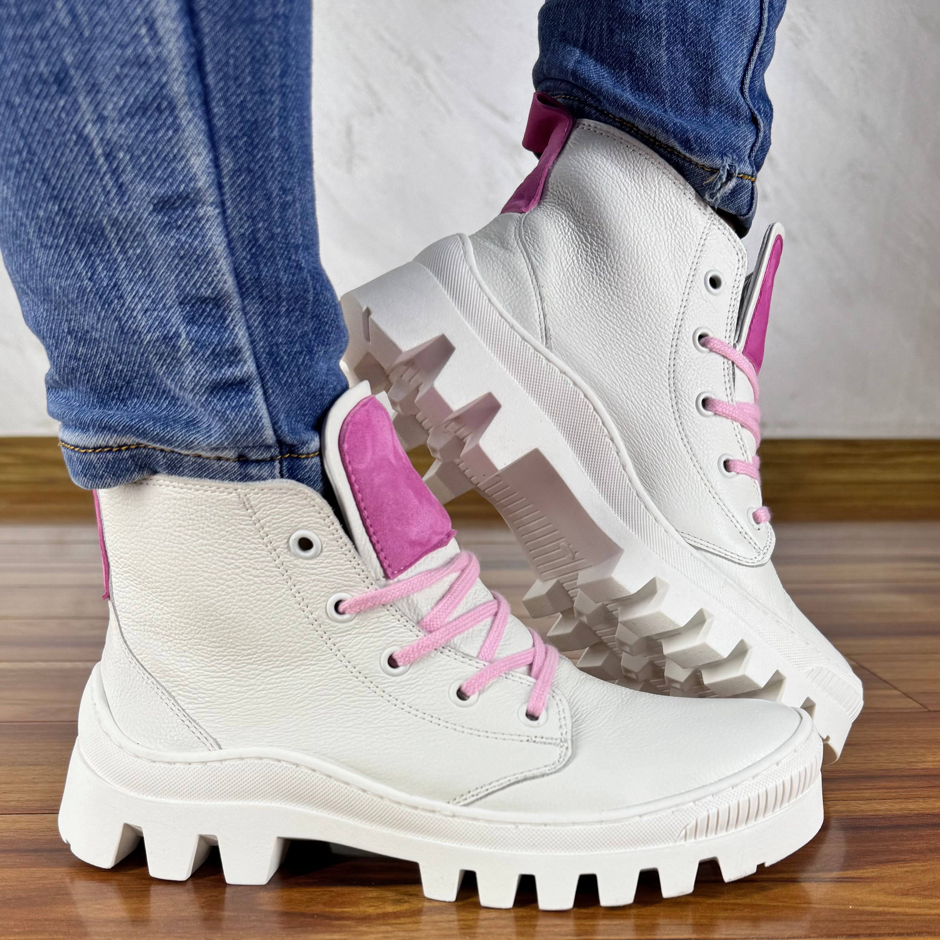 Białe sneakersy z zamkiem