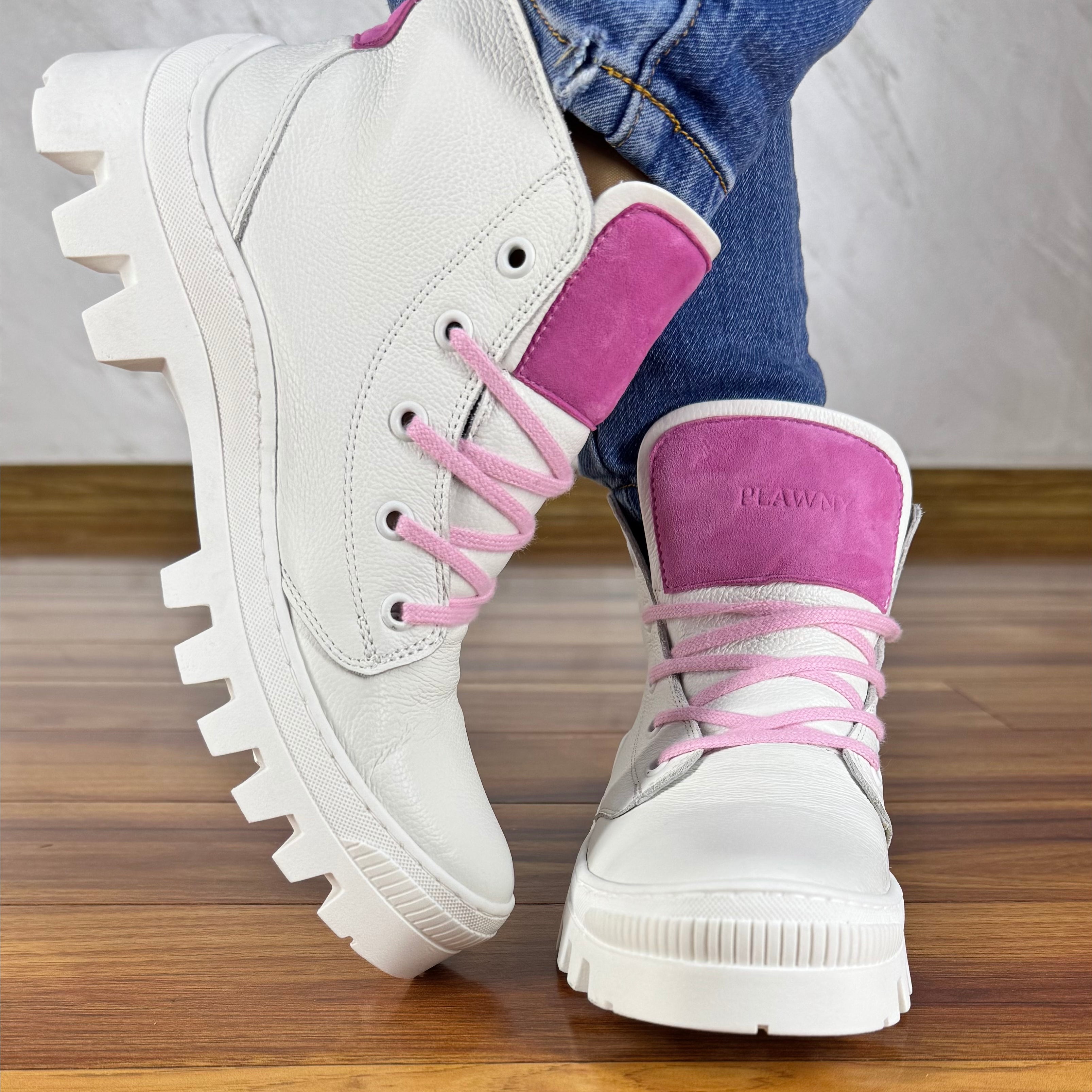 Białe sneakersy z zamkiem