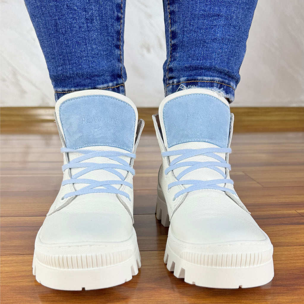 Białe sneakersy błękitny detal | polska produkcja | skora naturalna | ręcznie robione | unikalne | zdrowie dla stop