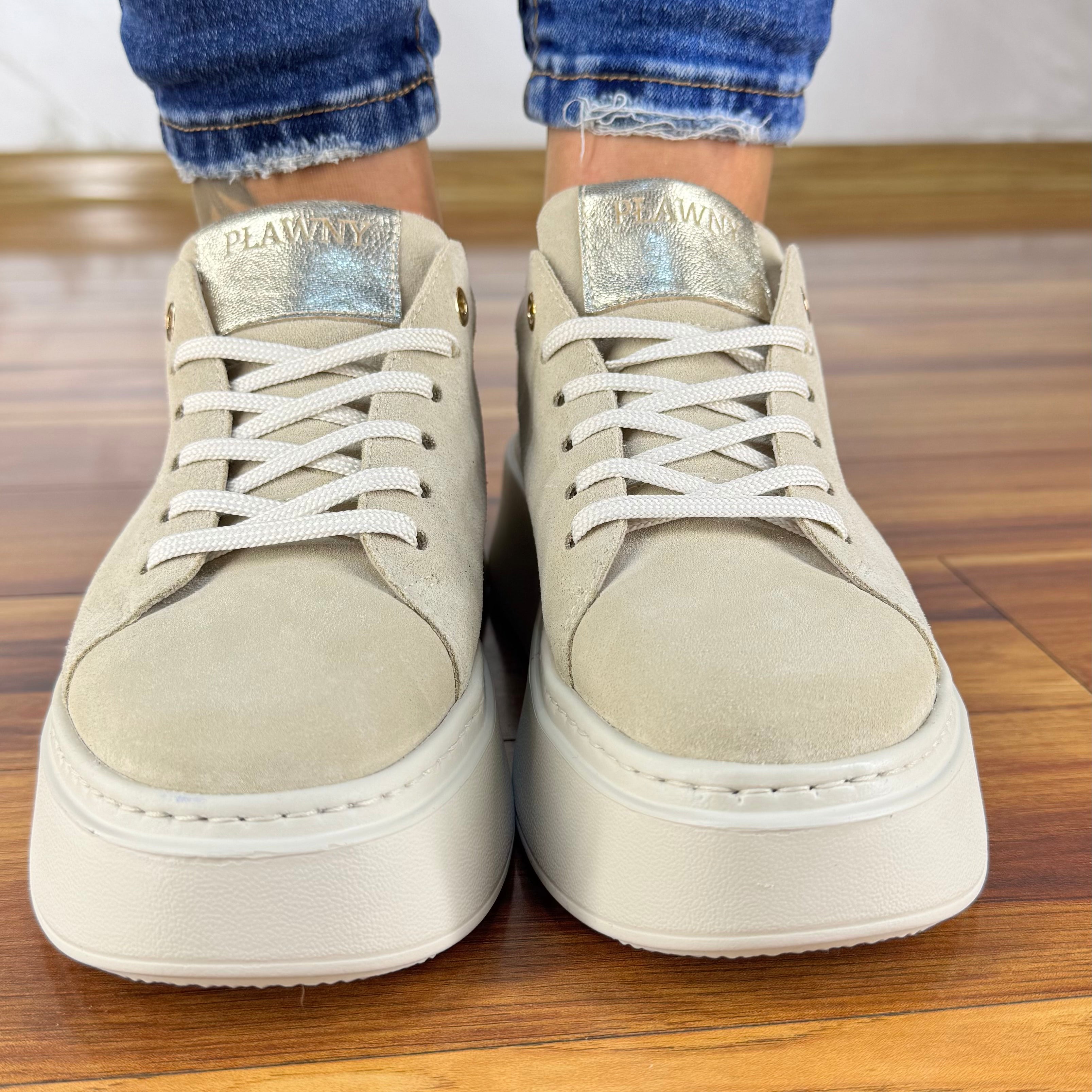 Beżowe sneakersy welurowe damskie PŁAWNY ze złotymi wstawkami na jasnej podeszwie | polska produkcja | skora naturalna | ręcznie robione | unikalne | zdrowie dla stop
