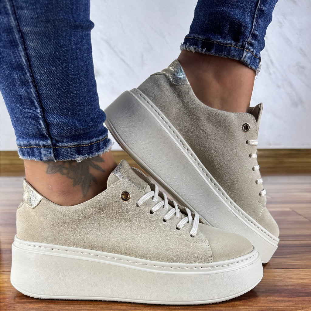 Beżowe sneakersy welurowe damskie PŁAWNY ze złotymi wstawkami na jasnej podeszwie | polska produkcja | skora naturalna | ręcznie robione | unikalne | zdrowie dla stop