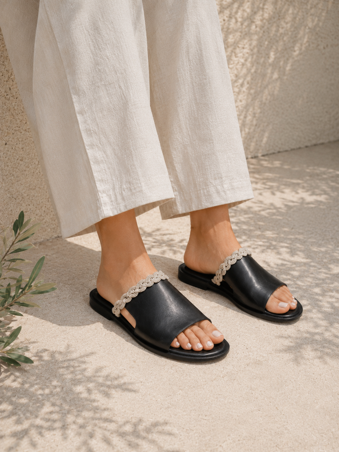 Klapki damskie skórzane PORTOFINO CRYSTAL czarne – z kryształkami, wsuwane, polska produkcja | Pławny Shoes