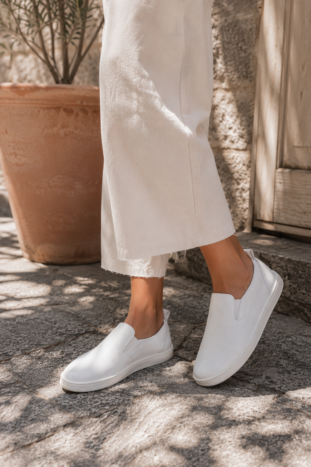 Buty barefoot damskie ESSENCE białe – wsuwane, szeroki nosek, lekkie, polska produkcja | Pławny Shoes