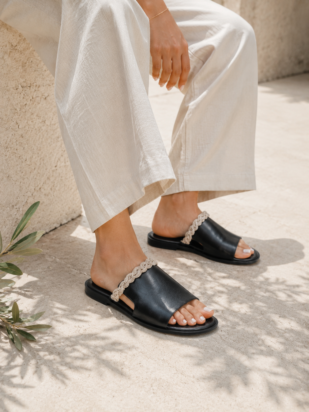 Klapki damskie skórzane PORTOFINO CRYSTAL czarne – z kryształkami, wsuwane, polska produkcja | Pławny Shoes