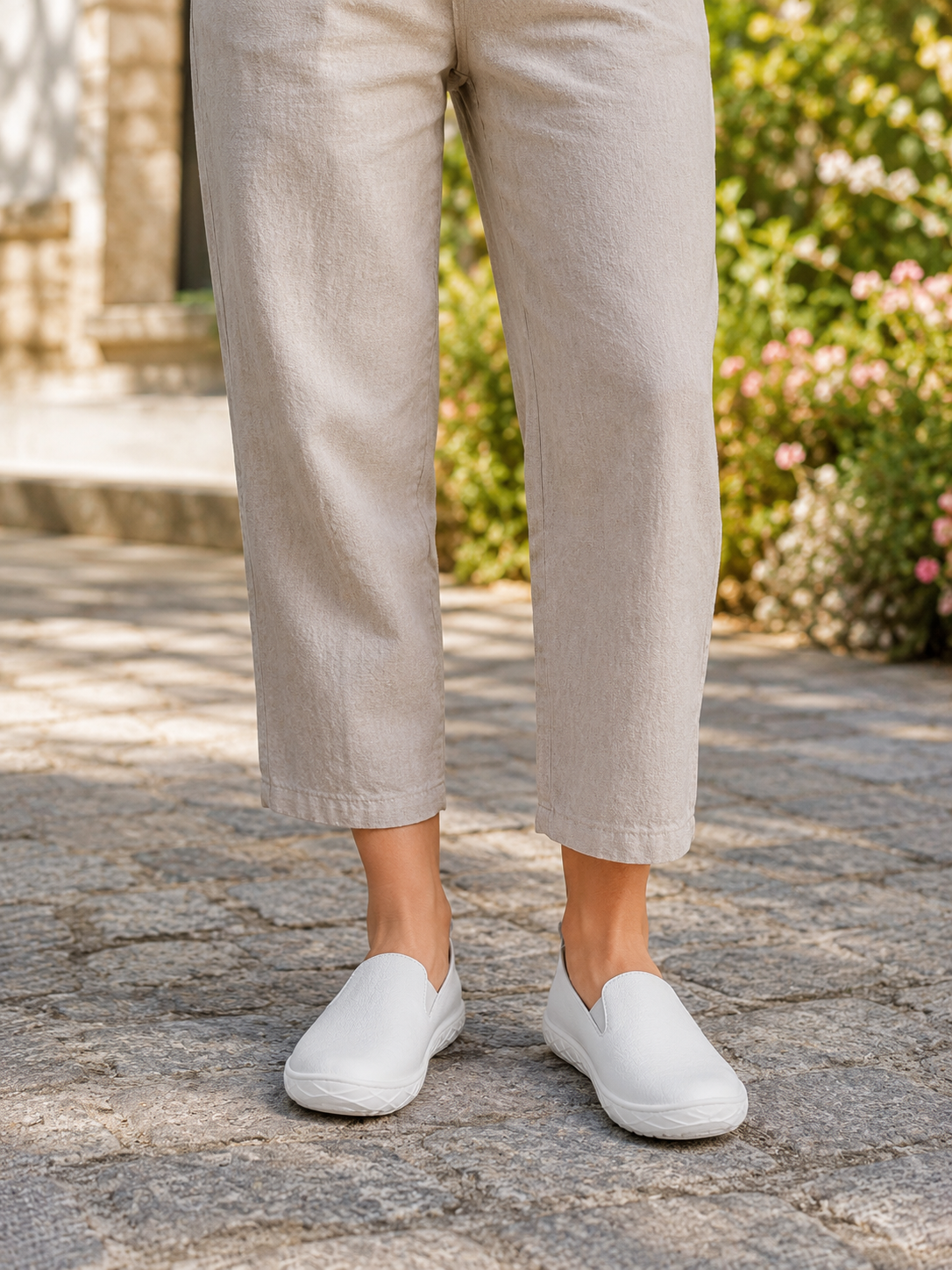 Buty barefoot damskie ESSENCE białe – wsuwane, szeroki nosek, lekkie, polska produkcja | Pławny Shoes