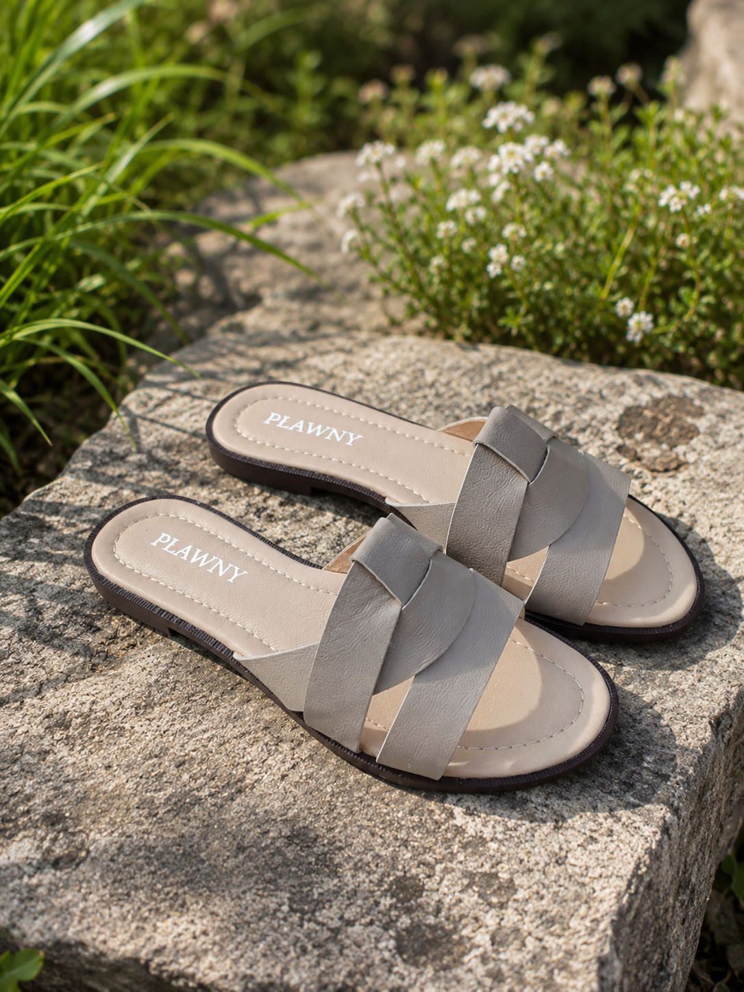 Klapki damskie skórzane MILOS szarobeżowe – wsuwane, płaska podeszwa, polska produkcja | Pławny Shoes
