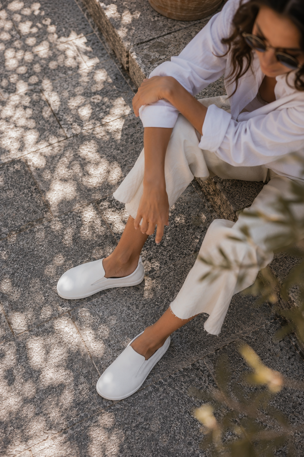 Buty barefoot damskie ESSENCE białe – wsuwane, szeroki nosek, lekkie, polska produkcja | Pławny Shoes