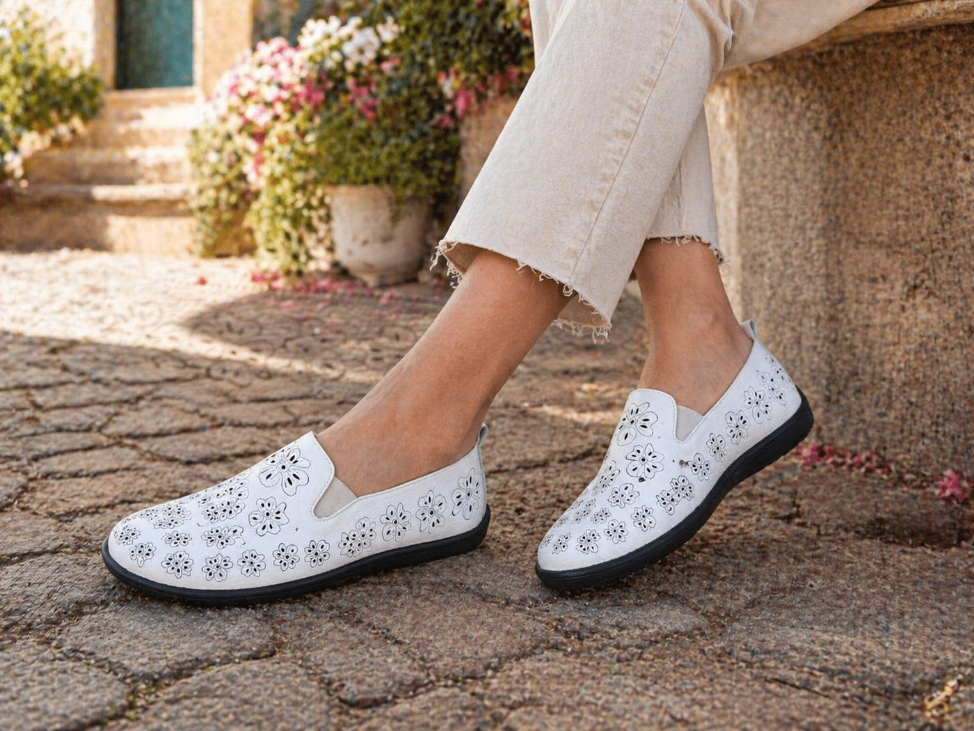 Buty barefoot damskie skórzane BLOOM białe – wsuwane, szeroki nosek, lekkie, polska produkcja | Pławny Shoes