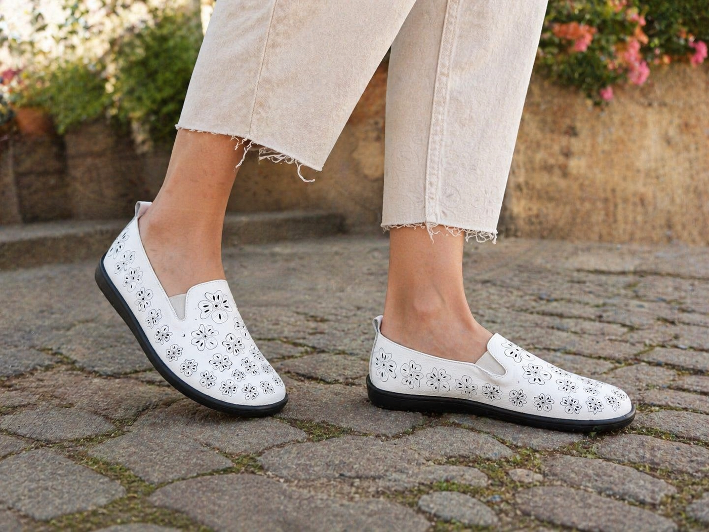 Buty barefoot damskie skórzane BLOOM białe – wsuwane, szeroki nosek, lekkie, polska produkcja | Pławny Shoes
